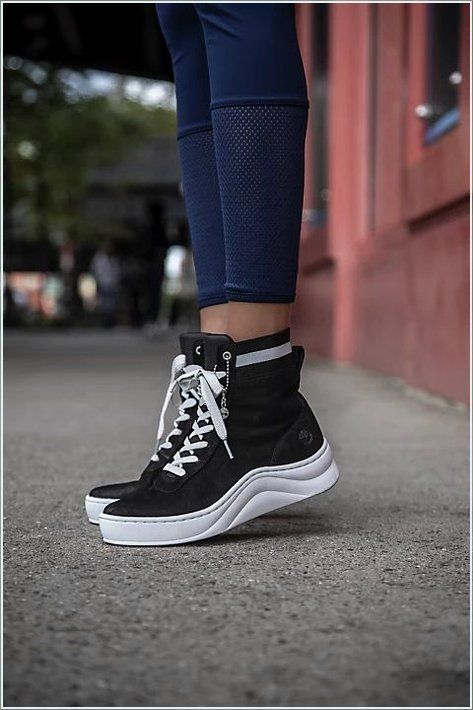  TIMBER Womens Ruby Ann Sneaker Boots